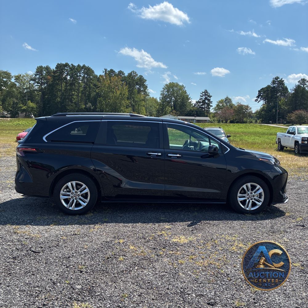 2024 Toyota Sienna XLE 7-Passenger