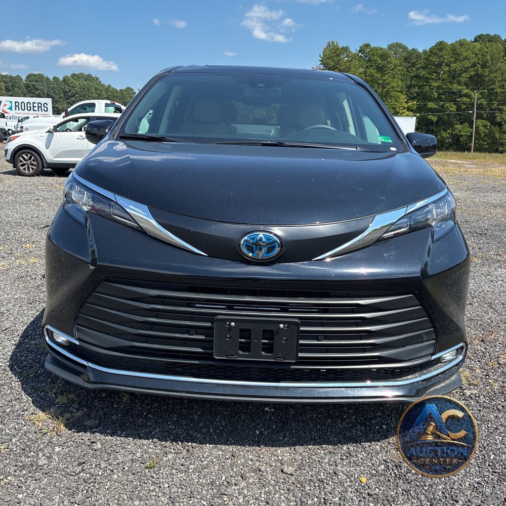 2024 Toyota Sienna XLE 7-Passenger