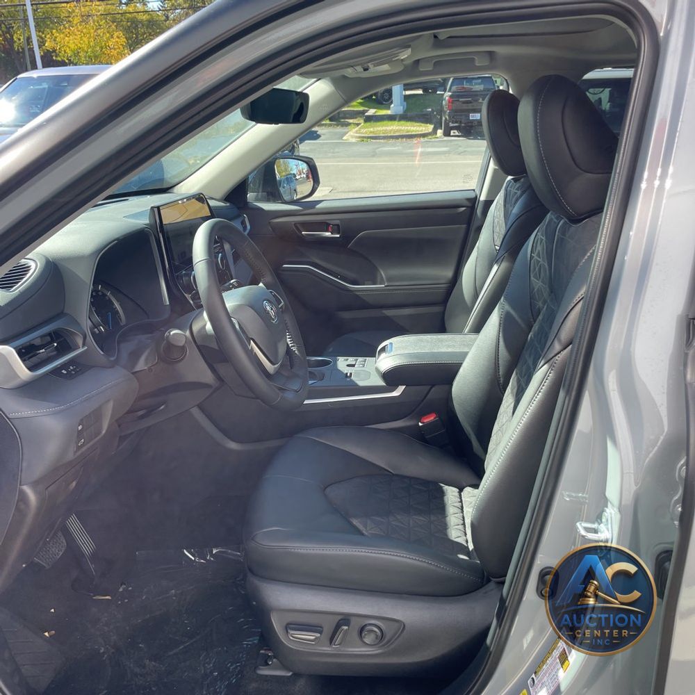 2025 Toyota Highlander Hybrid XLE Nightshade