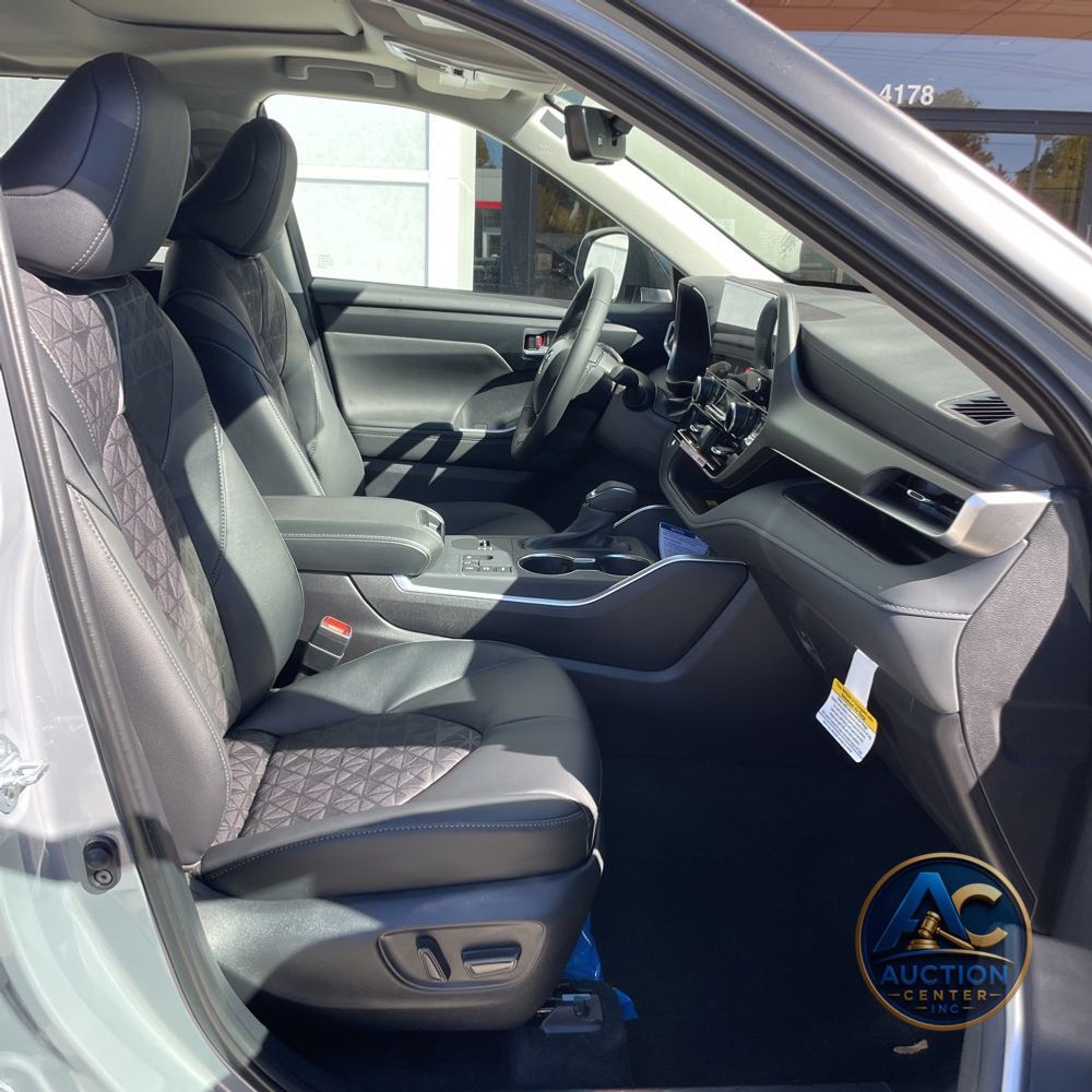 2025 Toyota Highlander Hybrid XLE Nightshade