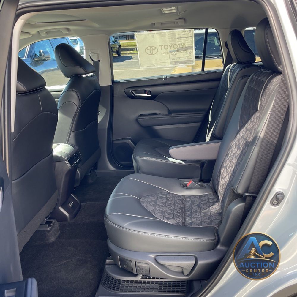 2025 Toyota Highlander Hybrid XLE Nightshade