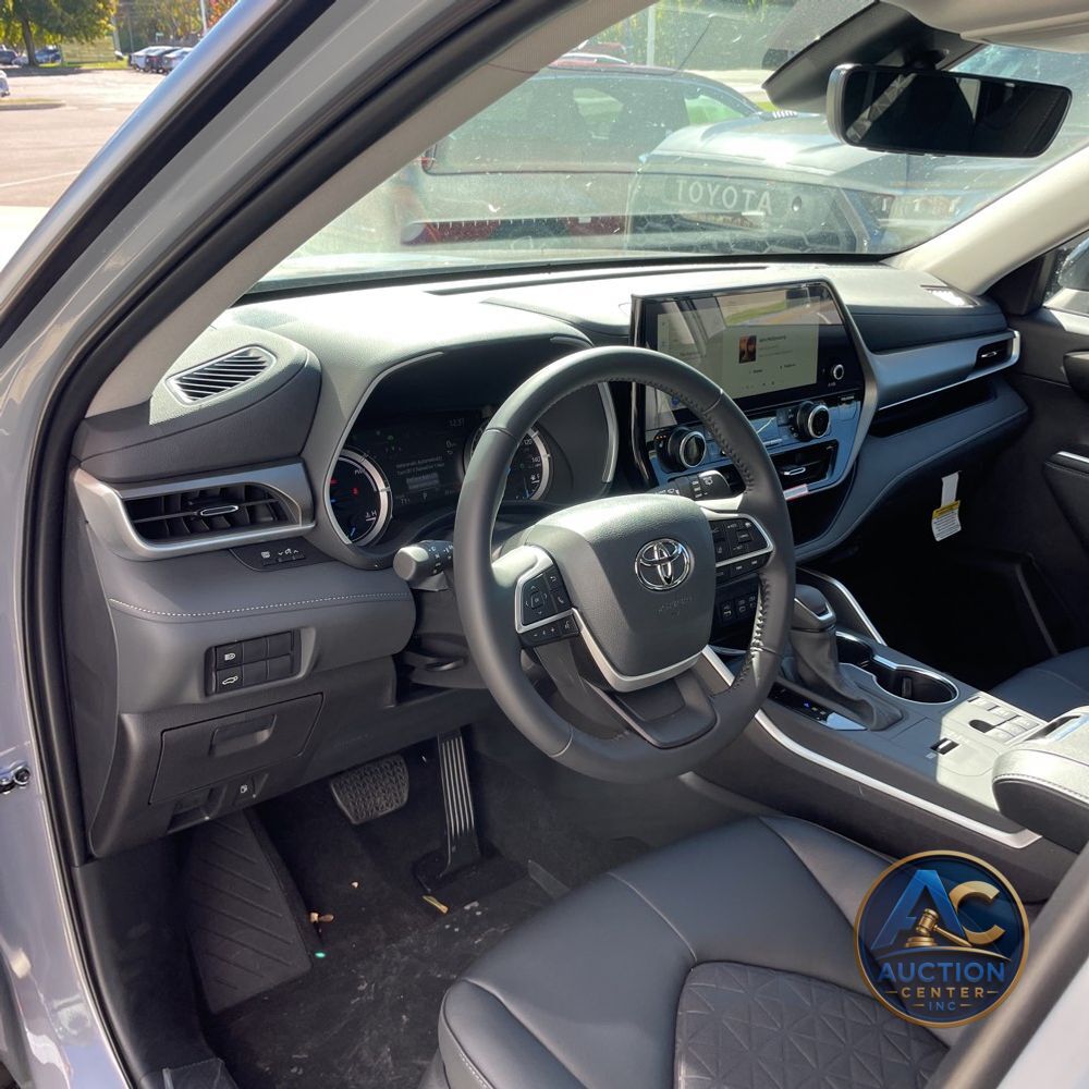 2025 Toyota Highlander Hybrid XLE Nightshade