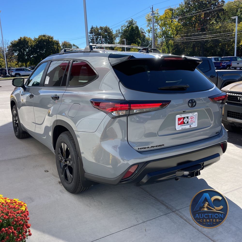 2025 Toyota Highlander Hybrid XLE Nightshade