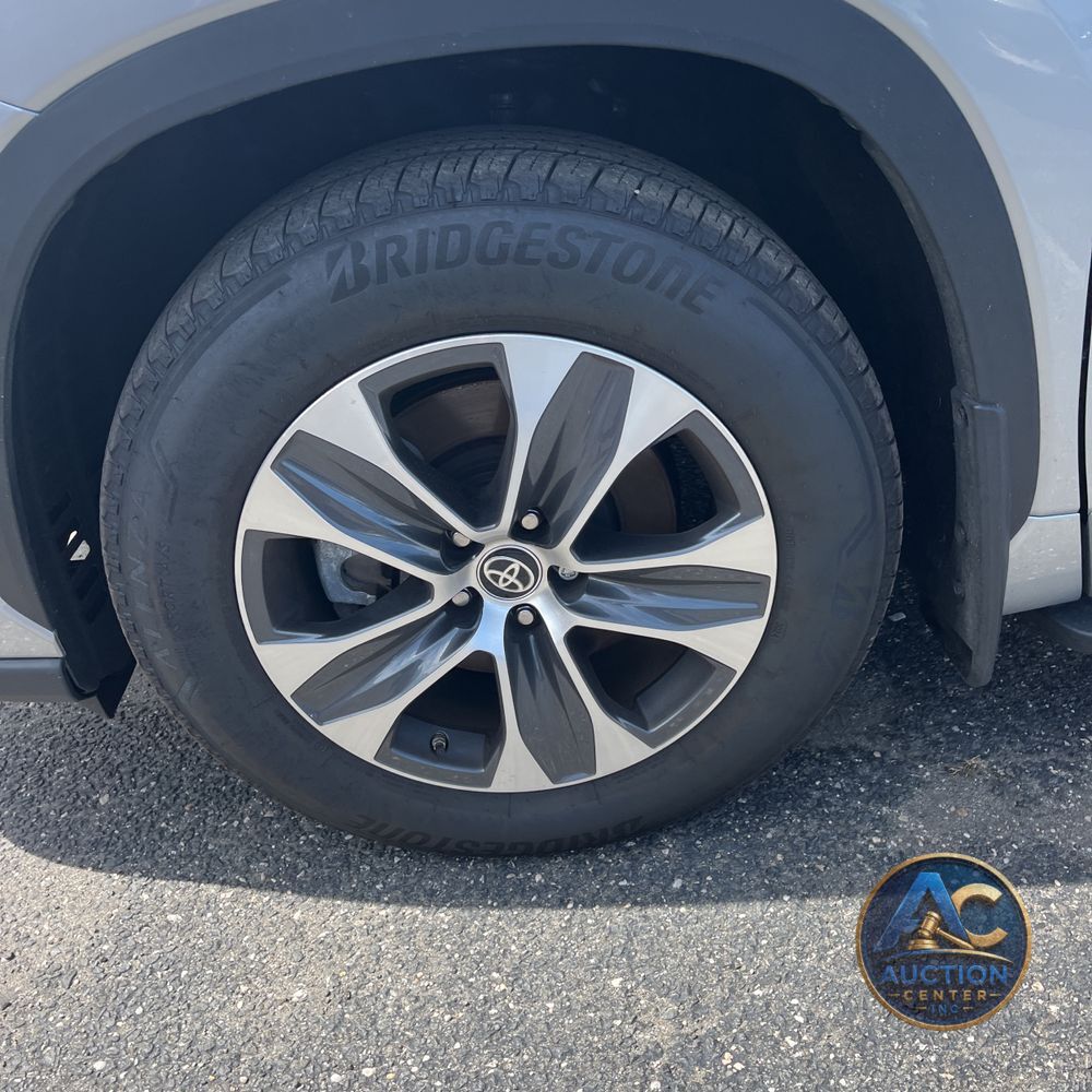2024 Toyota Highlander Hybrid XLE