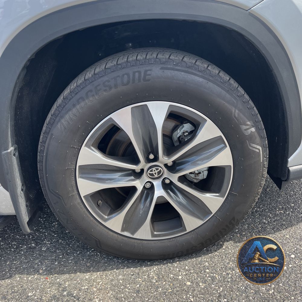2024 Toyota Highlander Hybrid XLE