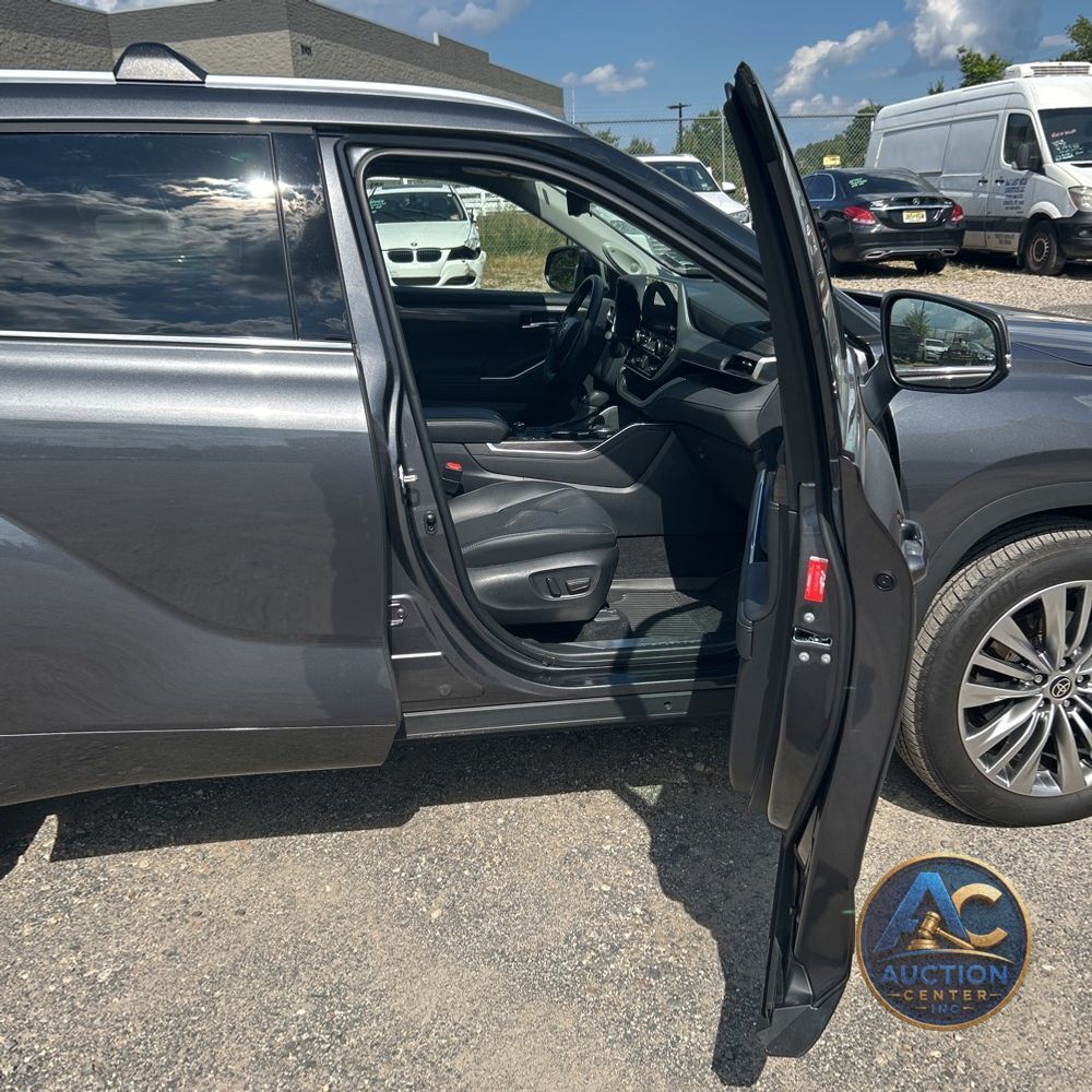 2024 Toyota Highlander Platinum