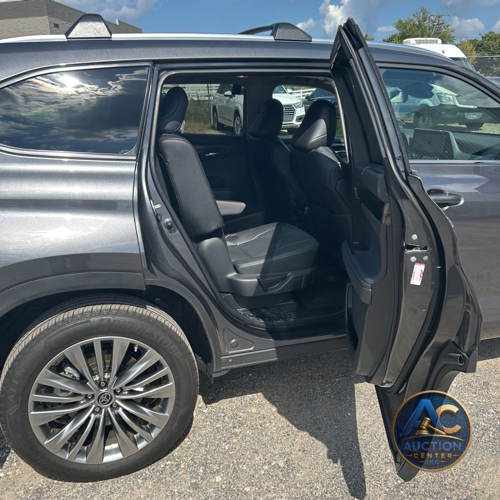 2024 Toyota Highlander Platinum