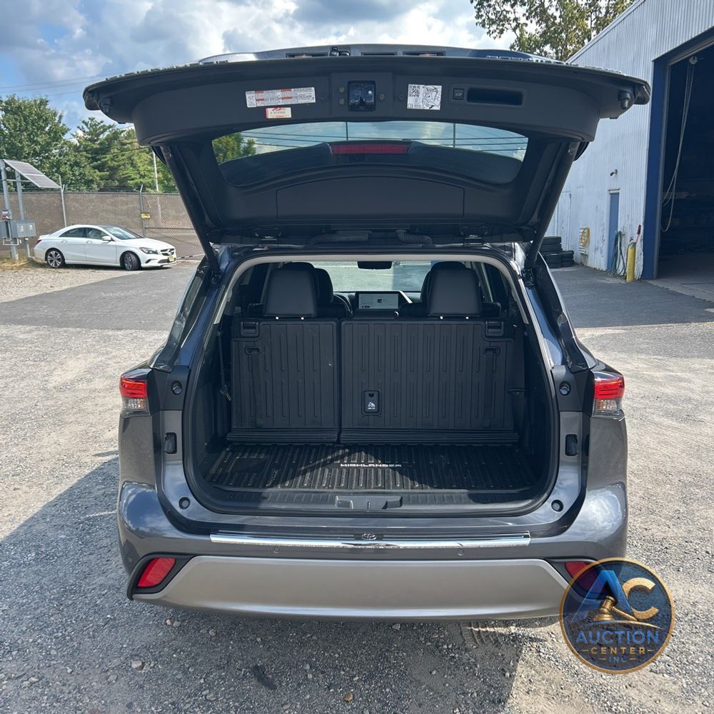 2024 Toyota Highlander Platinum
