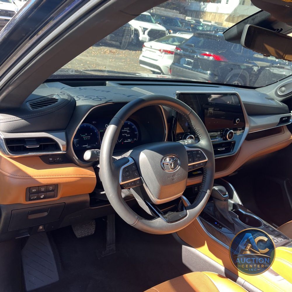 2025 Toyota Highlander Platinum