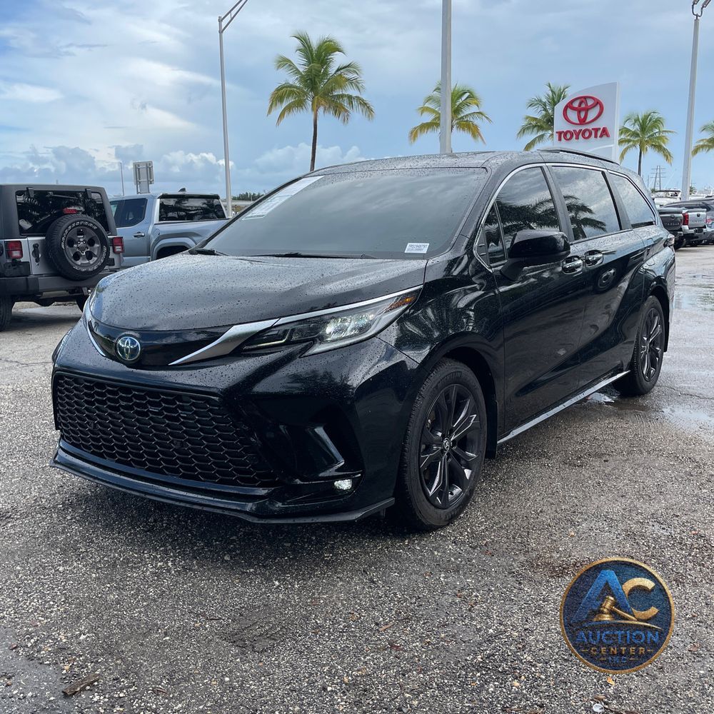 2024 Toyota Sienna XSE 7-Passenger