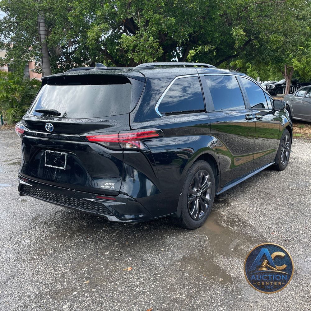 2024 Toyota Sienna XSE 7-Passenger