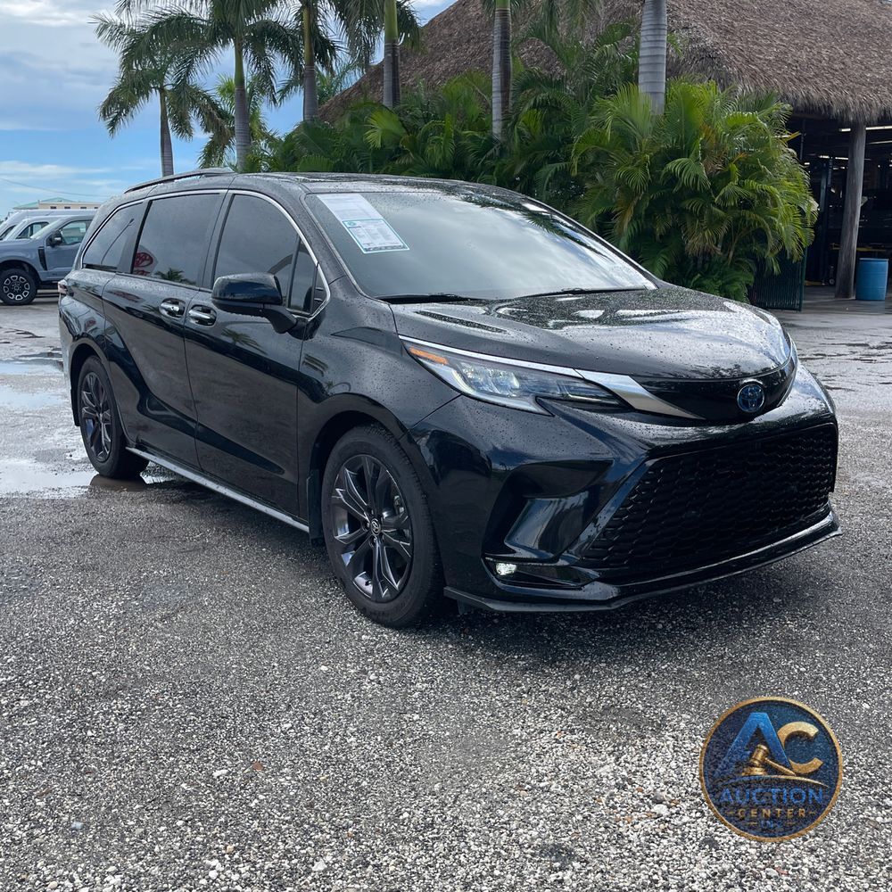 2024 Toyota Sienna XSE 7-Passenger