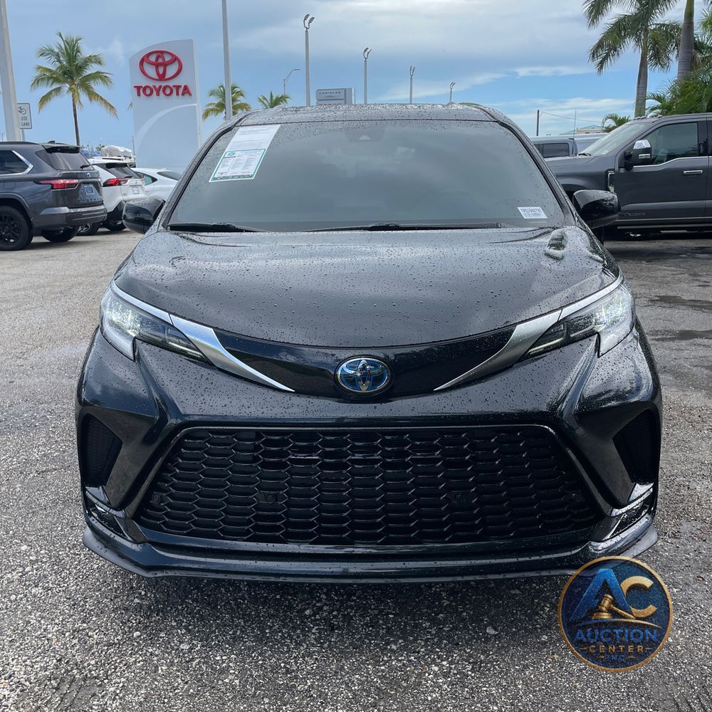 2024 Toyota Sienna XSE 7-Passenger