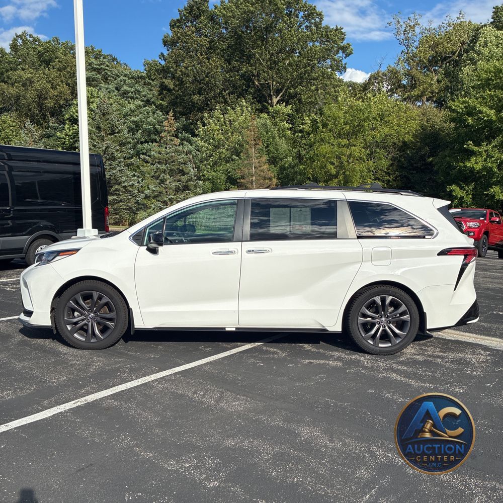 2023 Toyota Sienna XSE 7-Passenger