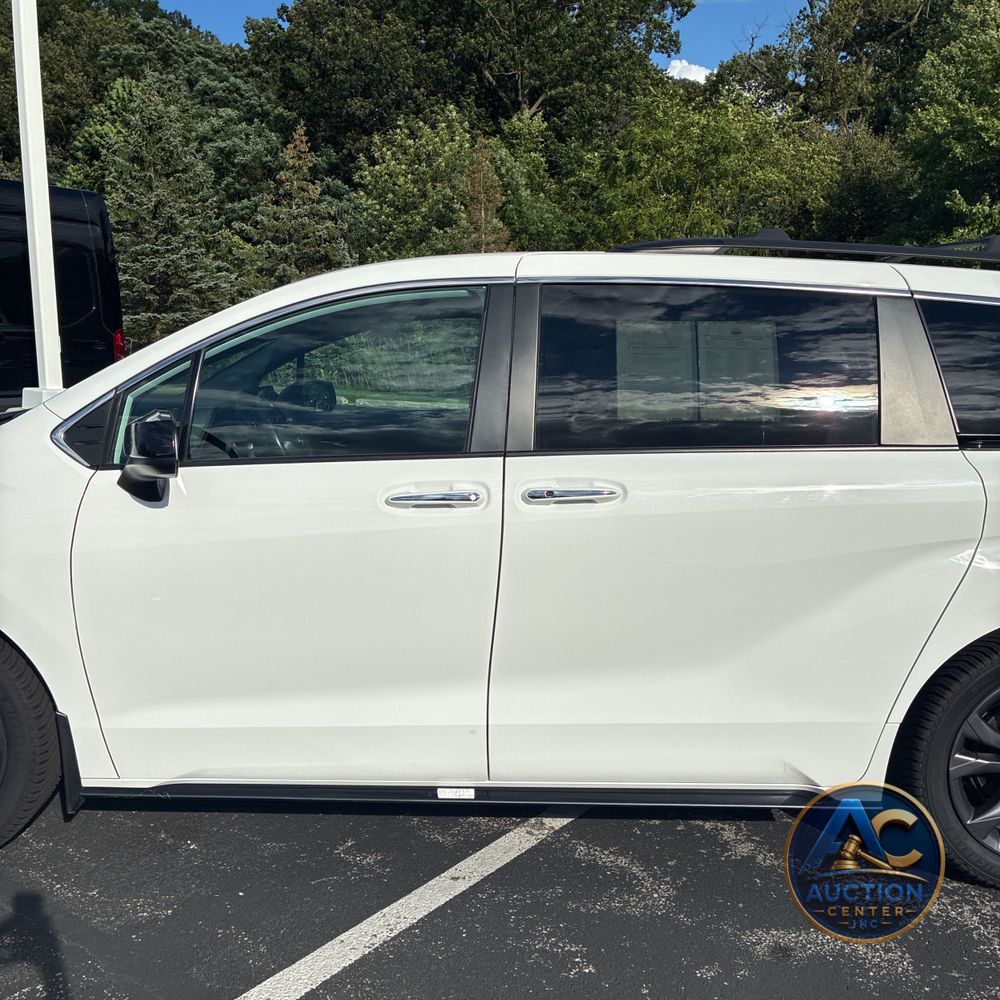 2023 Toyota Sienna XSE 7-Passenger