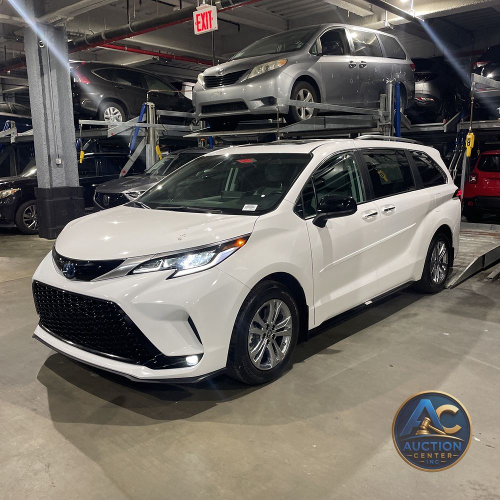 2023 Toyota Sienna XSE 7-Passenger