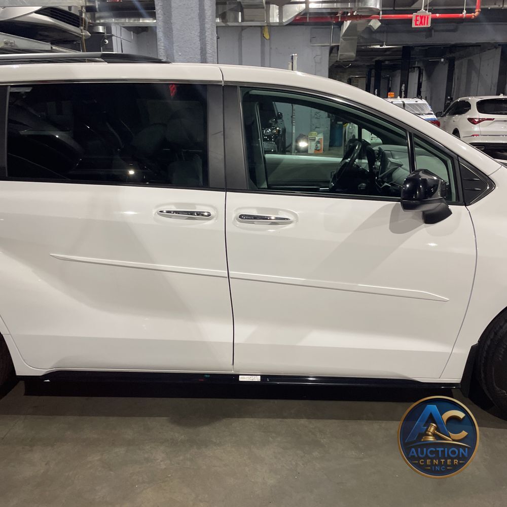 2023 Toyota Sienna XSE 7-Passenger