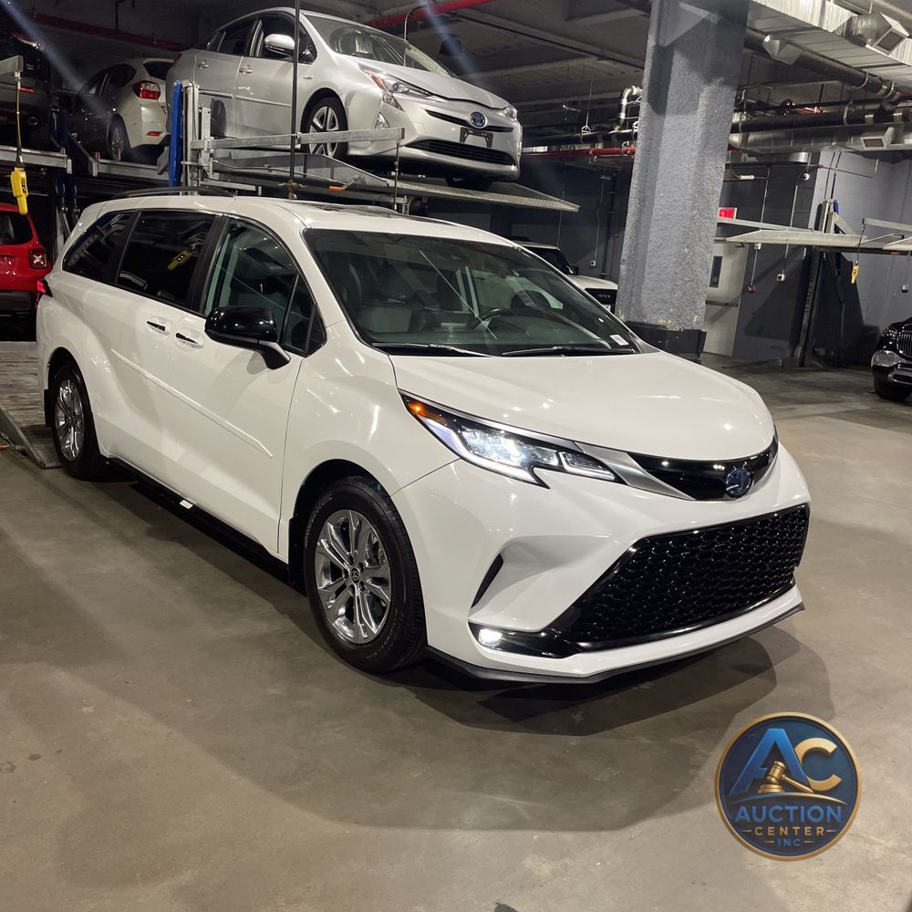 2023 Toyota Sienna XSE 7-Passenger
