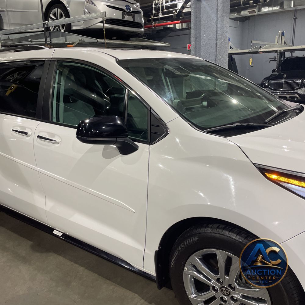 2023 Toyota Sienna XSE 7-Passenger