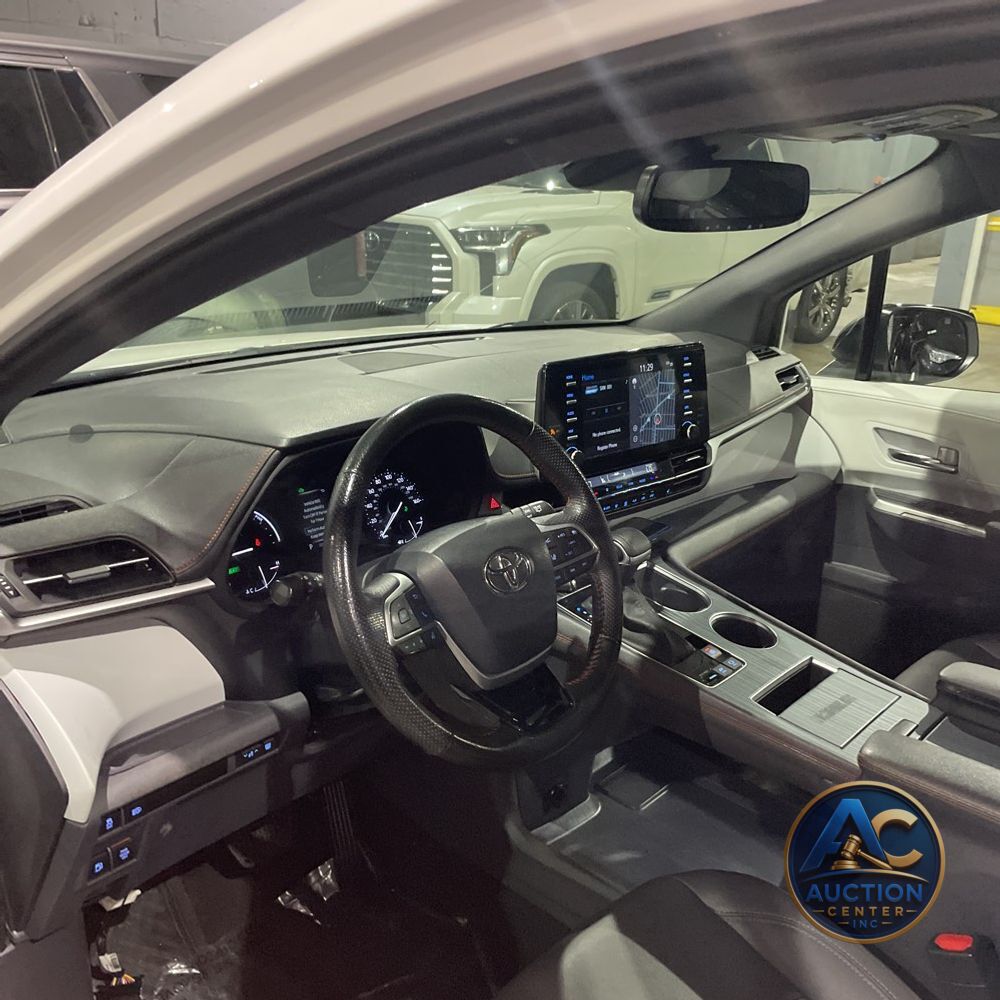 2023 Toyota Sienna XSE 7-Passenger