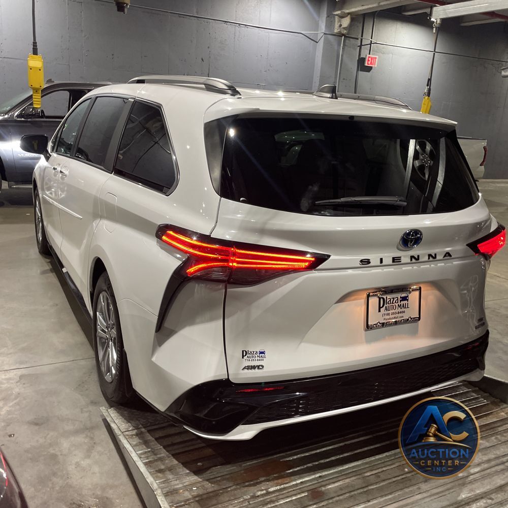 2023 Toyota Sienna XSE 7-Passenger