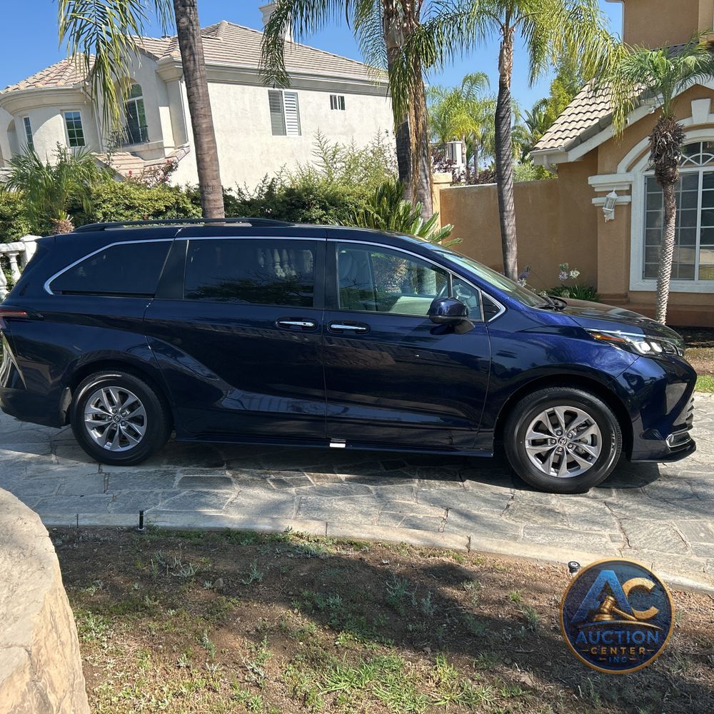 2024 Toyota Sienna XLE 8-Passenger