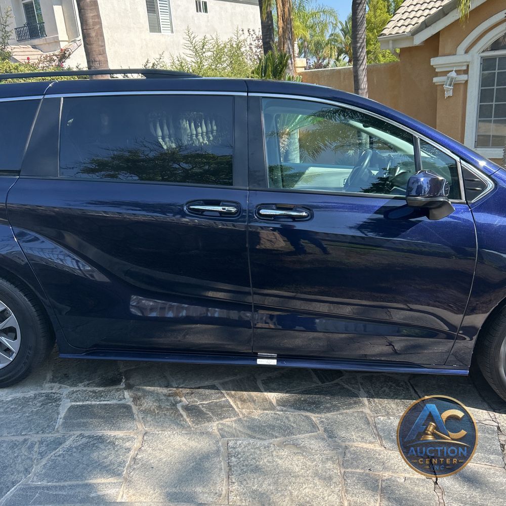 2024 Toyota Sienna XLE 8-Passenger