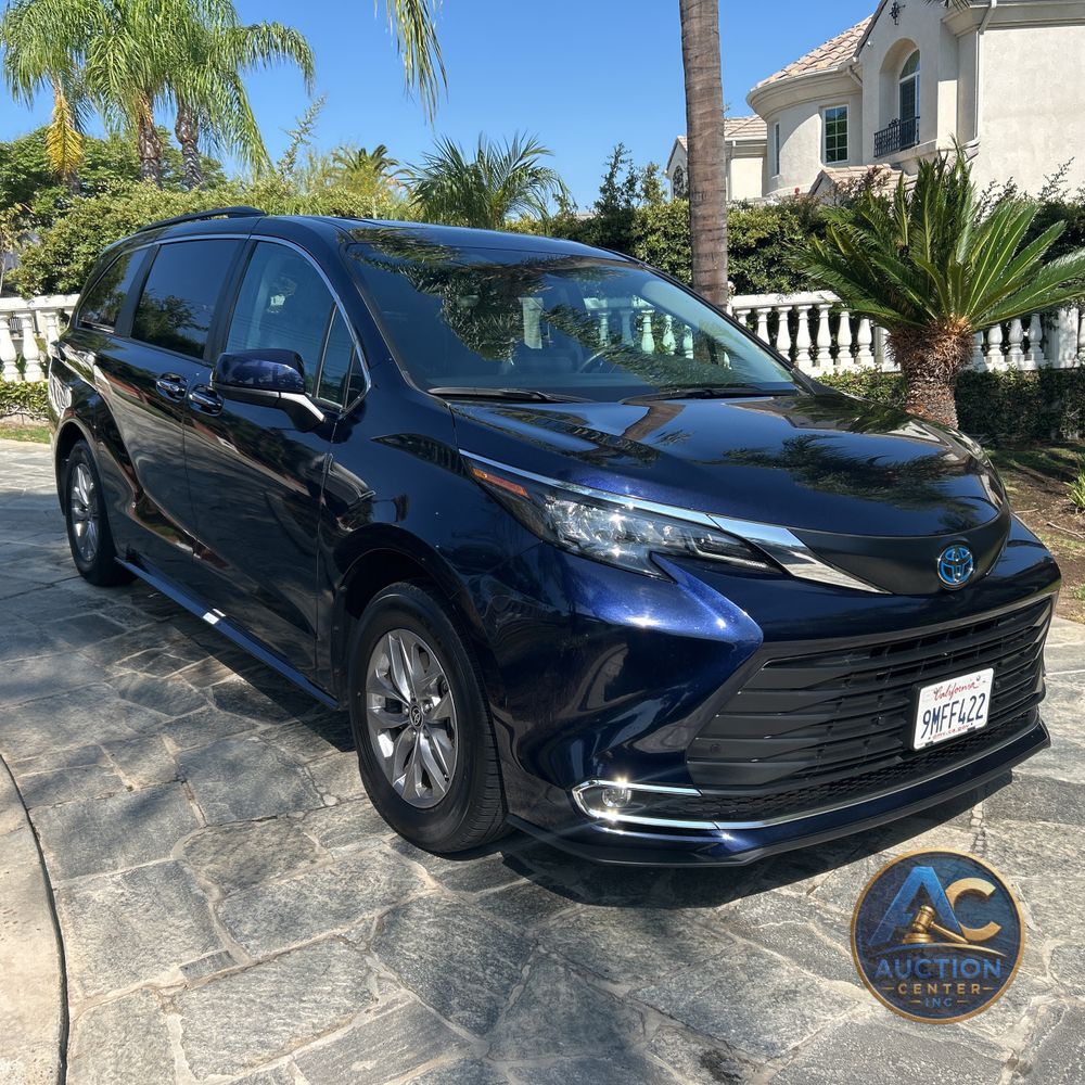 2024 Toyota Sienna XLE 8-Passenger