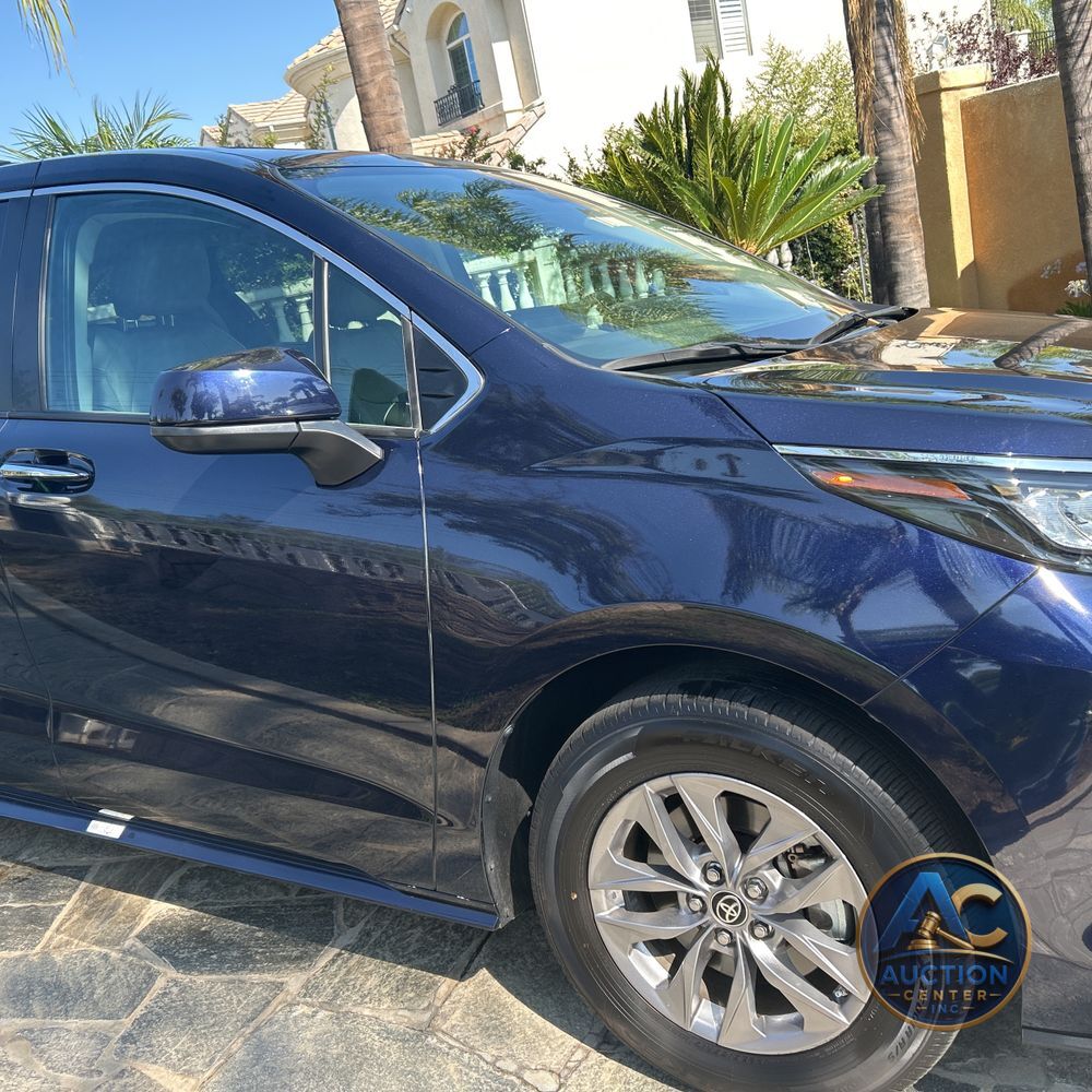 2024 Toyota Sienna XLE 8-Passenger