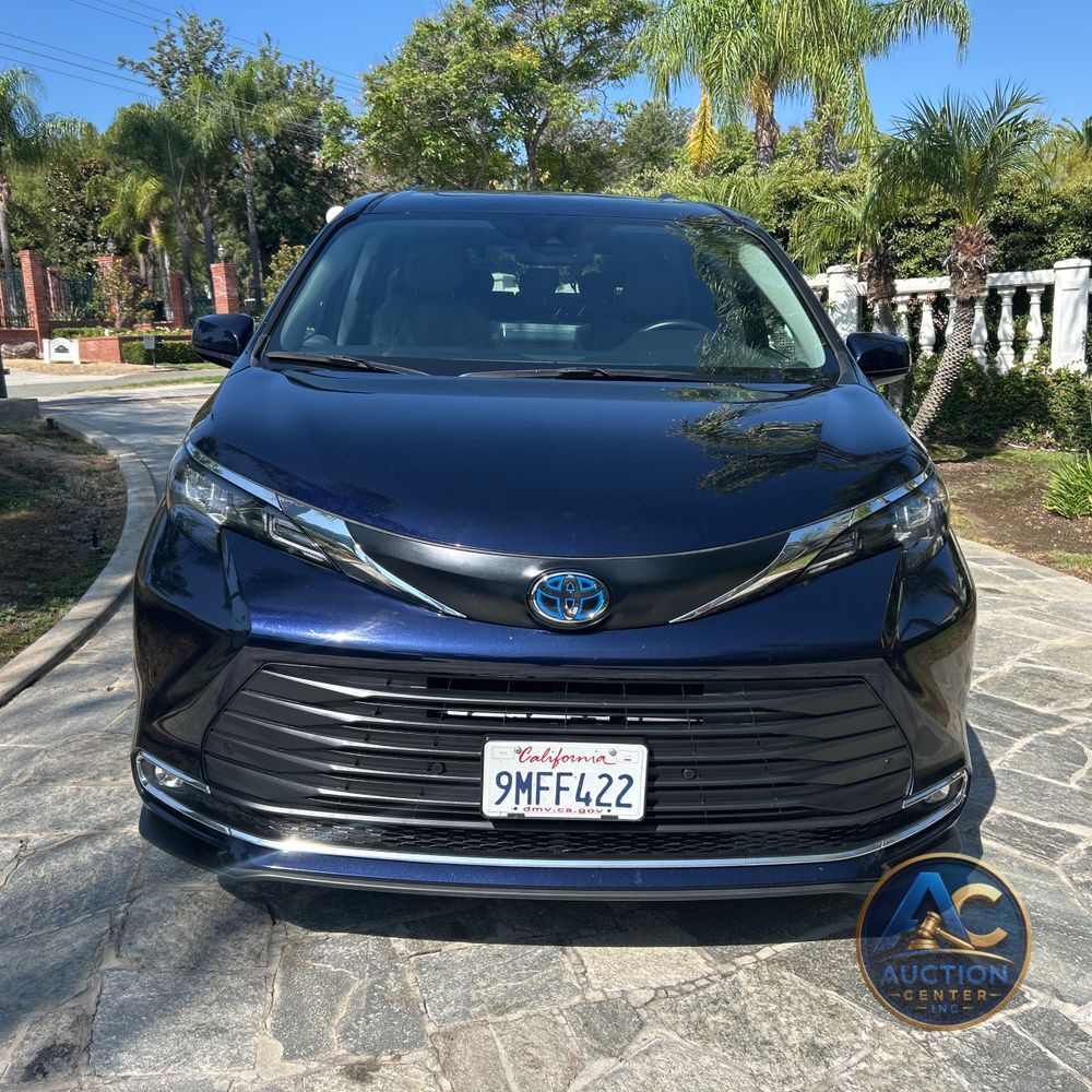 2024 Toyota Sienna XLE 8-Passenger