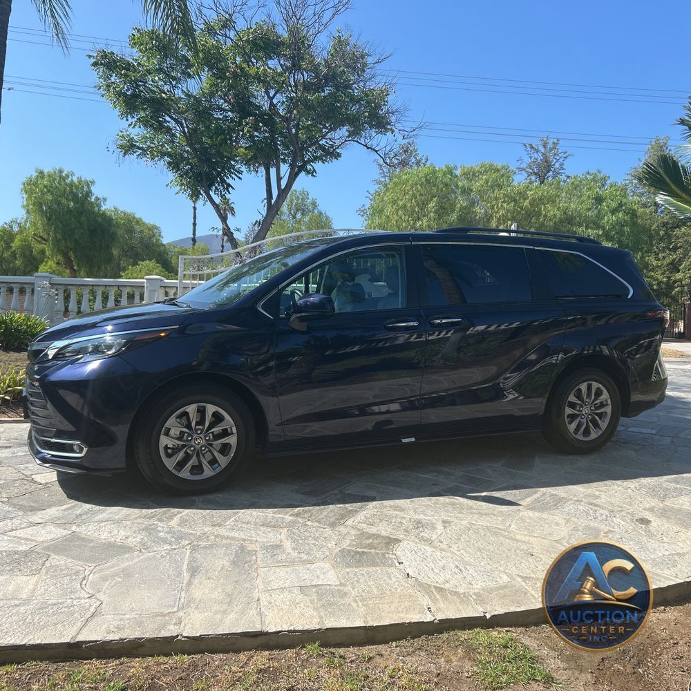 2024 Toyota Sienna XLE 8-Passenger