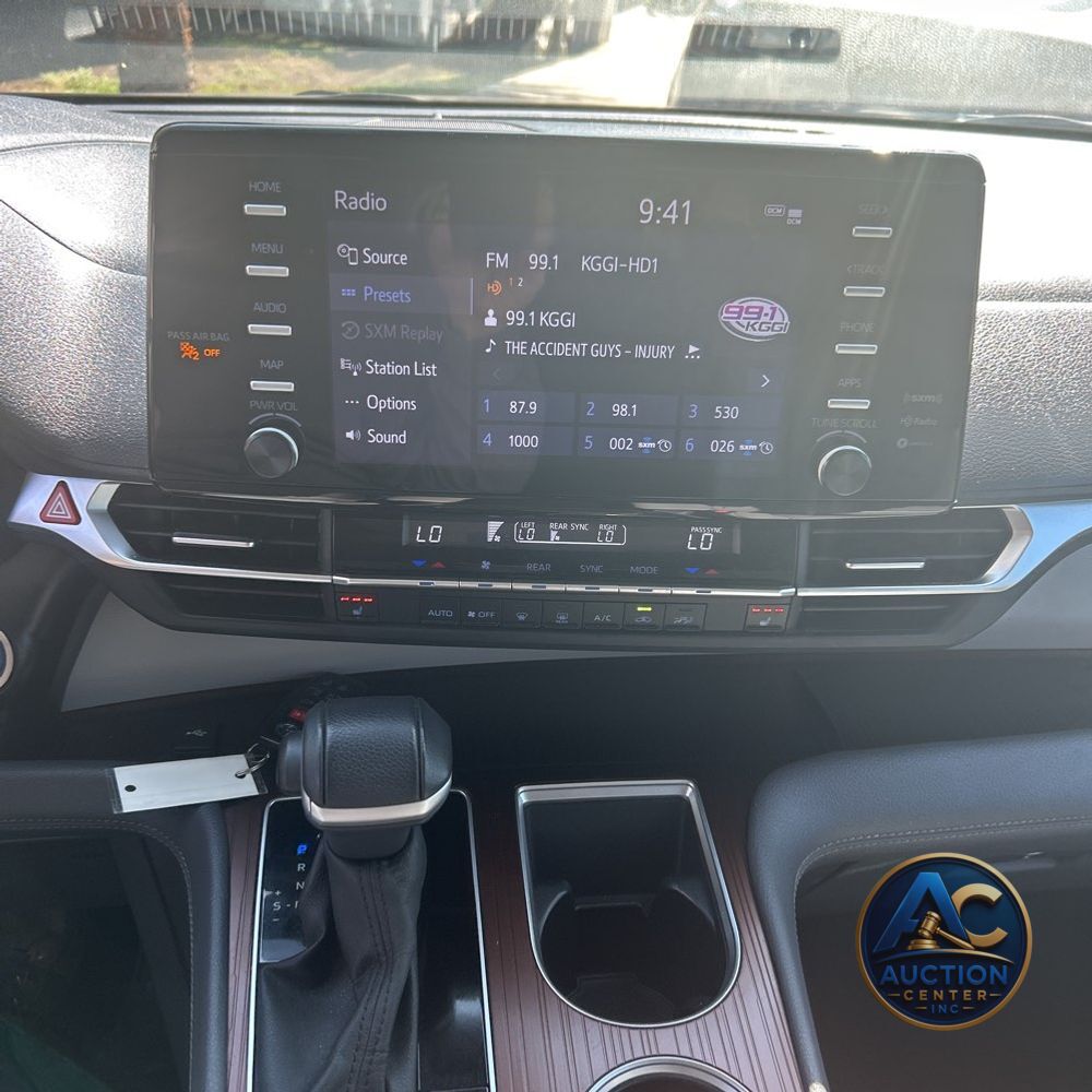 2024 Toyota Sienna XLE 8-Passenger
