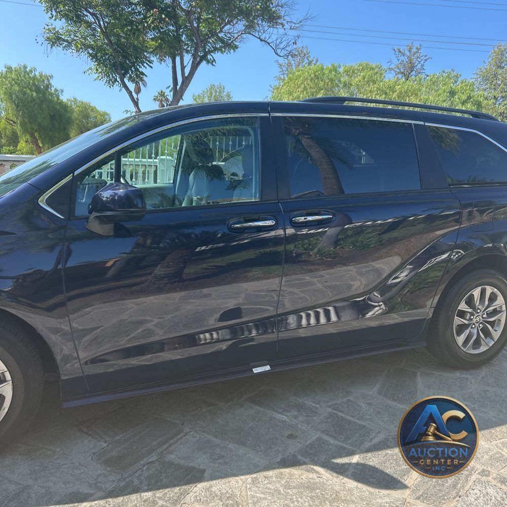 2024 Toyota Sienna XLE 8-Passenger