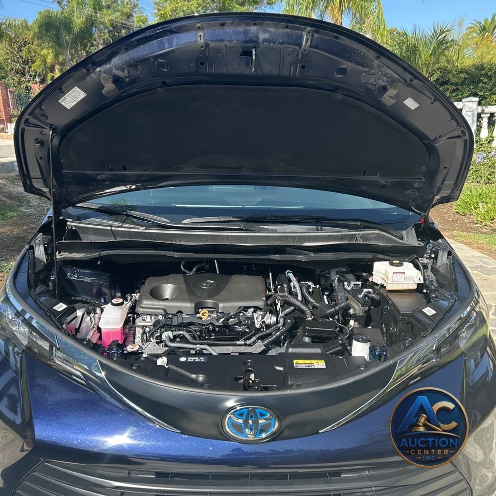 2024 Toyota Sienna XLE 8-Passenger