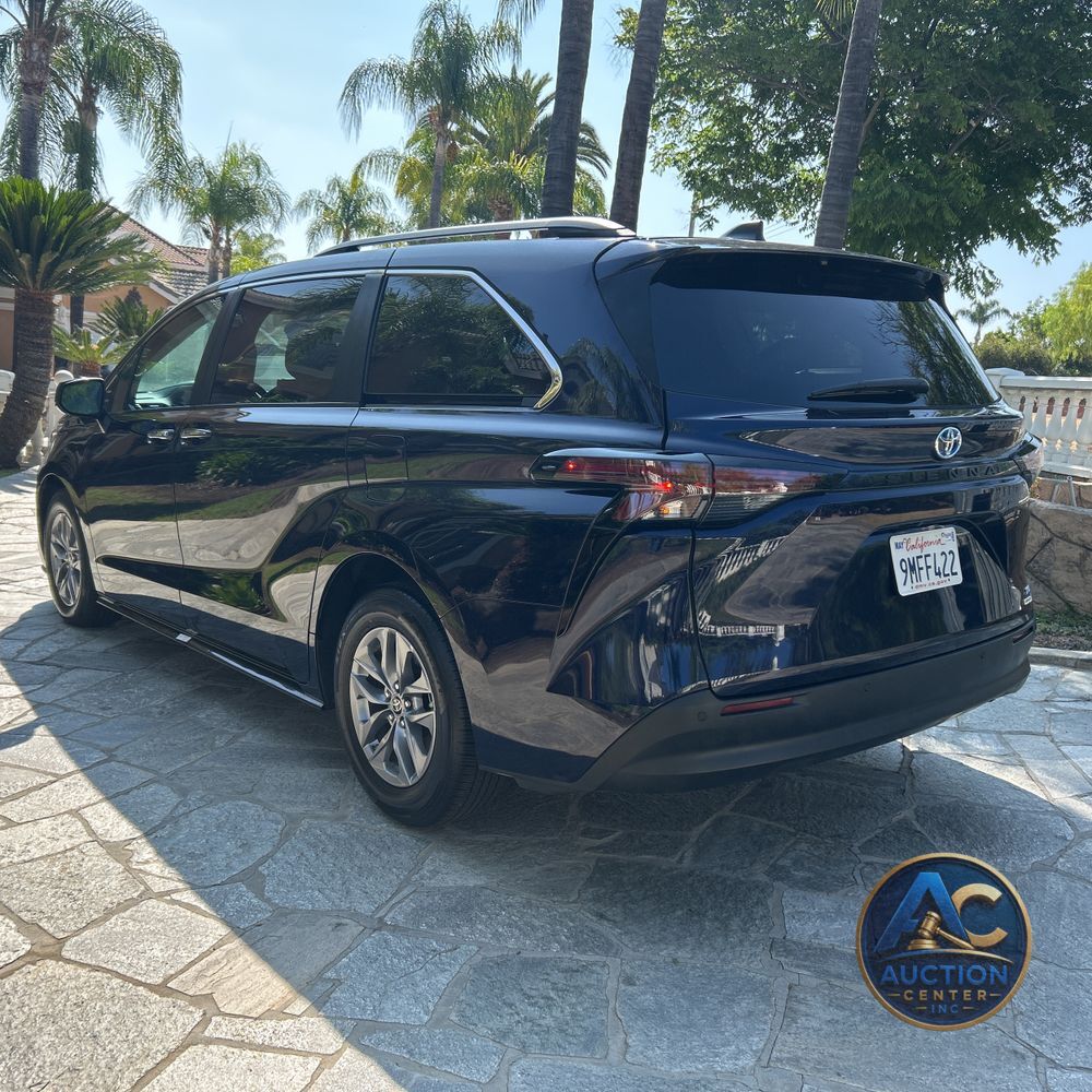 2024 Toyota Sienna XLE 8-Passenger