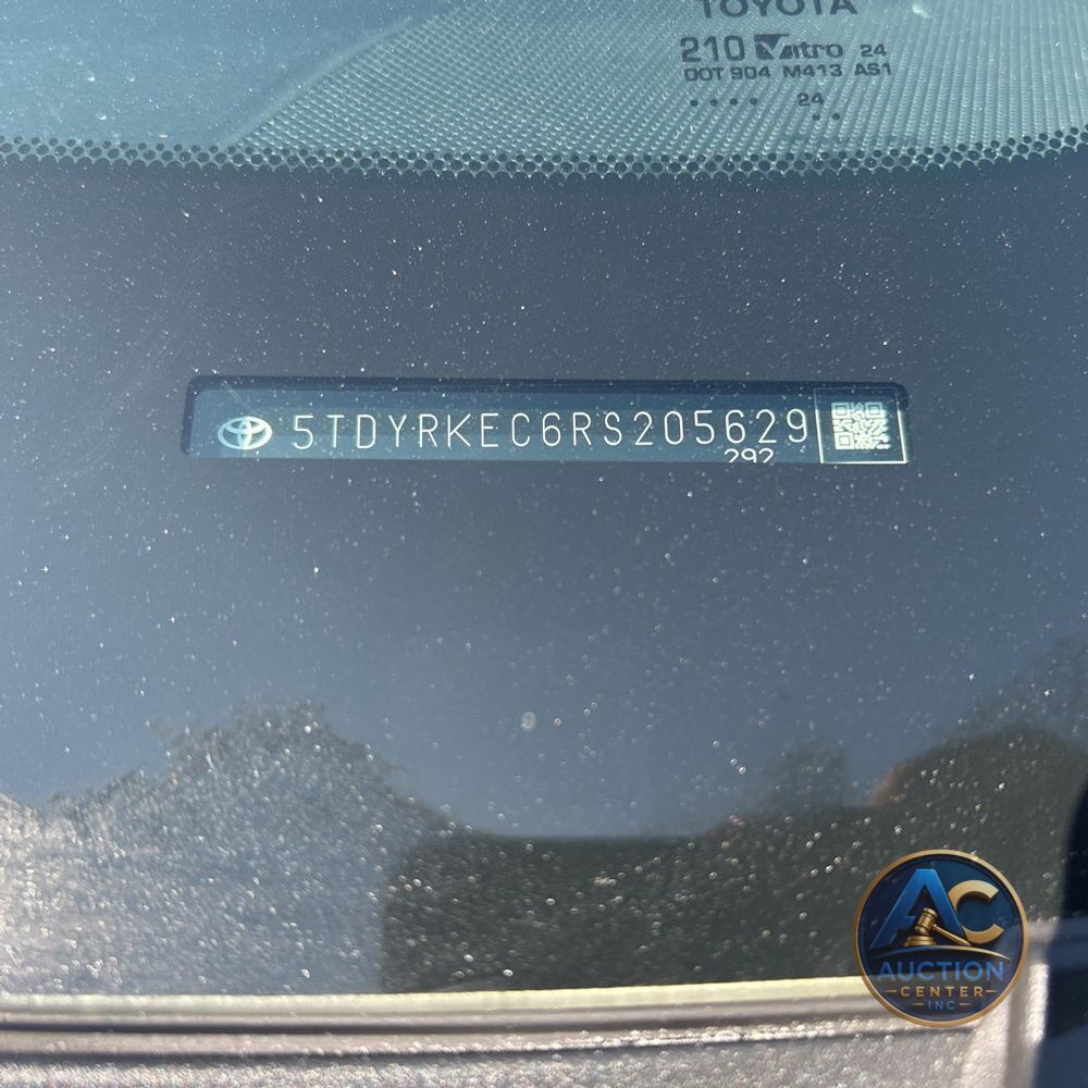 2024 Toyota Sienna XLE 8-Passenger