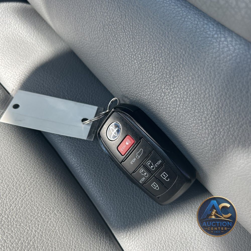 2024 Toyota Sienna XLE 8-Passenger