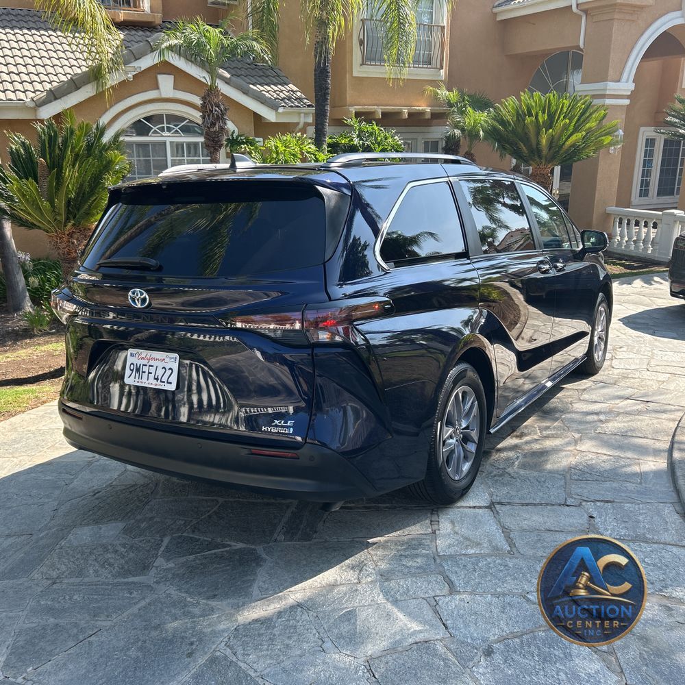 2024 Toyota Sienna XLE 8-Passenger