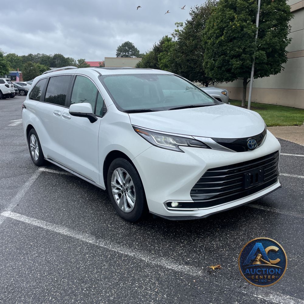 2022 Toyota Sienna Limited 7-Passenger