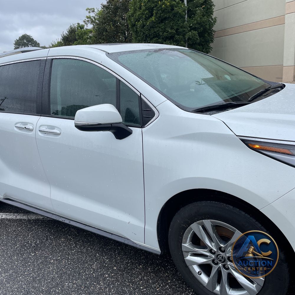 2022 Toyota Sienna Limited 7-Passenger