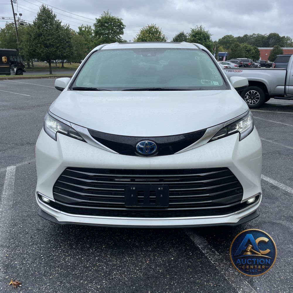 2022 Toyota Sienna Limited 7-Passenger