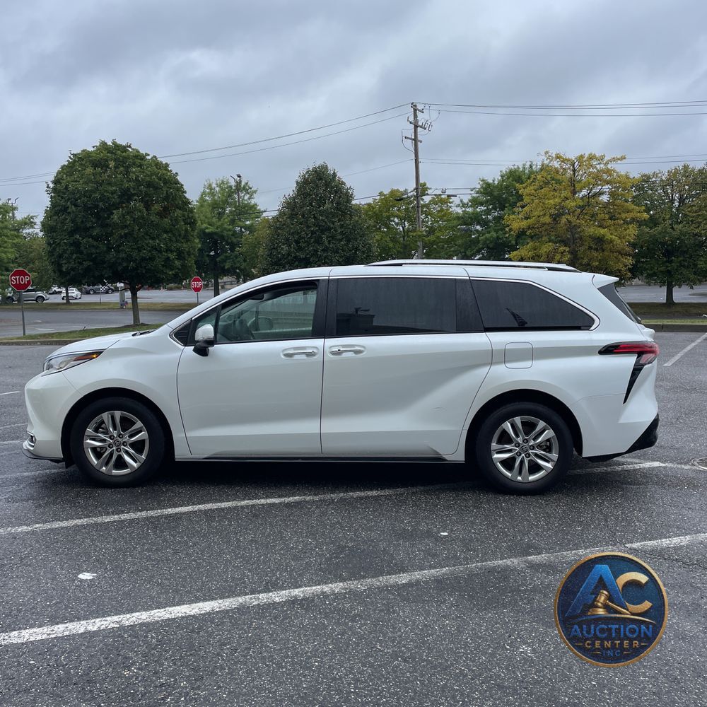 2022 Toyota Sienna Limited 7-Passenger