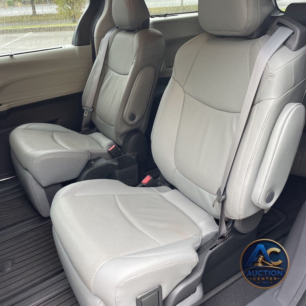 2022 Toyota Sienna Limited 7-Passenger