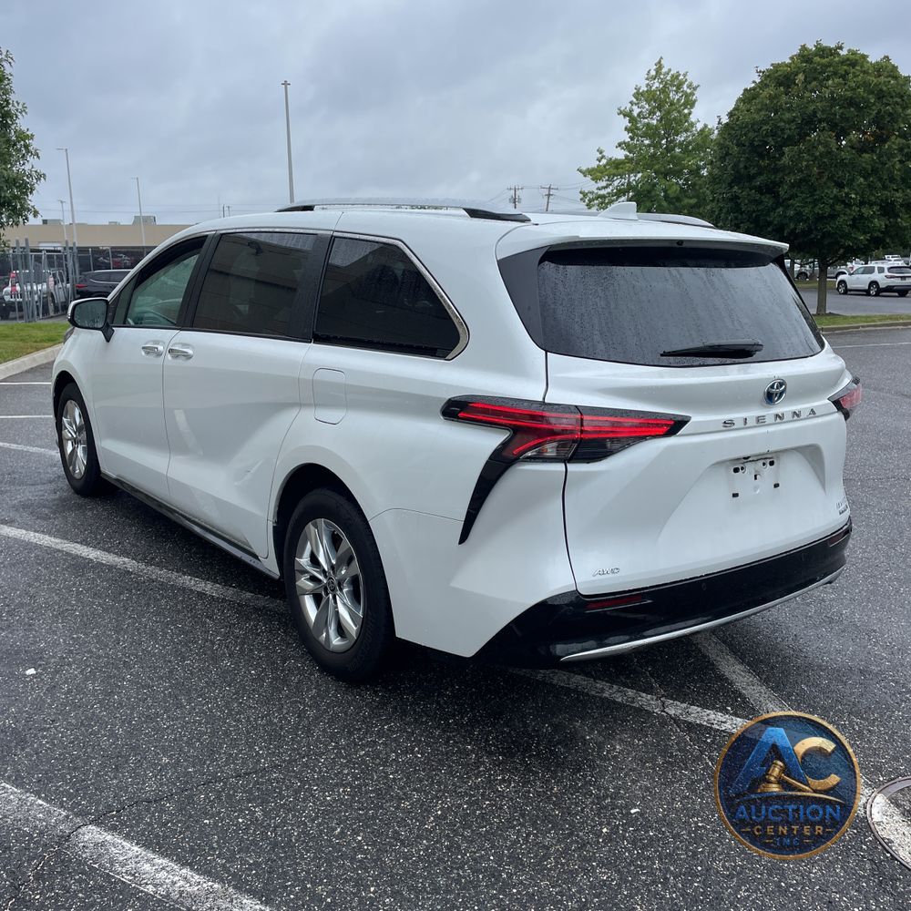 2022 Toyota Sienna Limited 7-Passenger