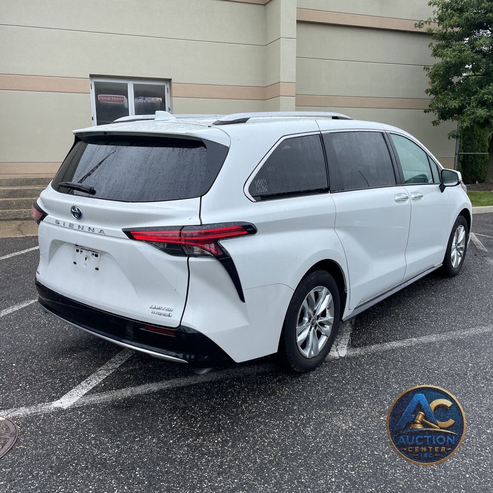 2022 Toyota Sienna Limited 7-Passenger
