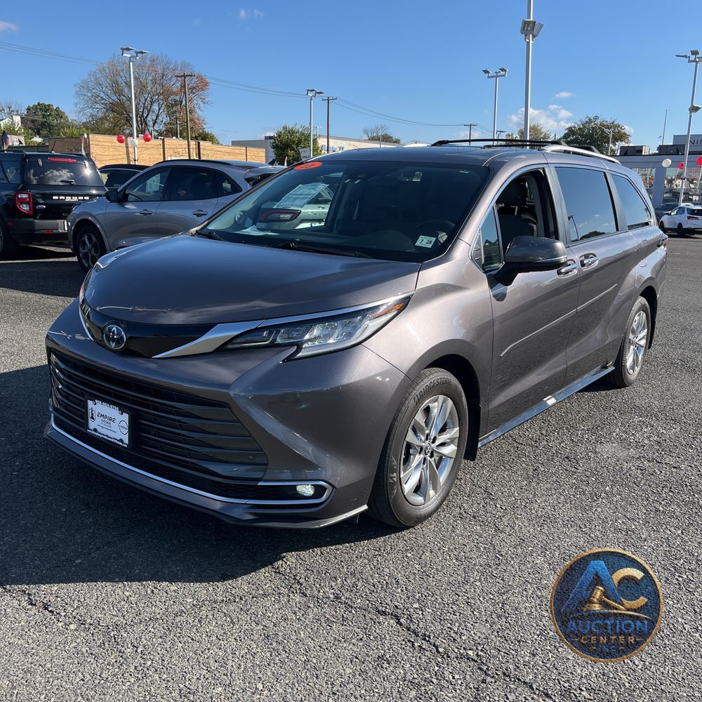 2023 Toyota Sienna Limited 7-Passenger