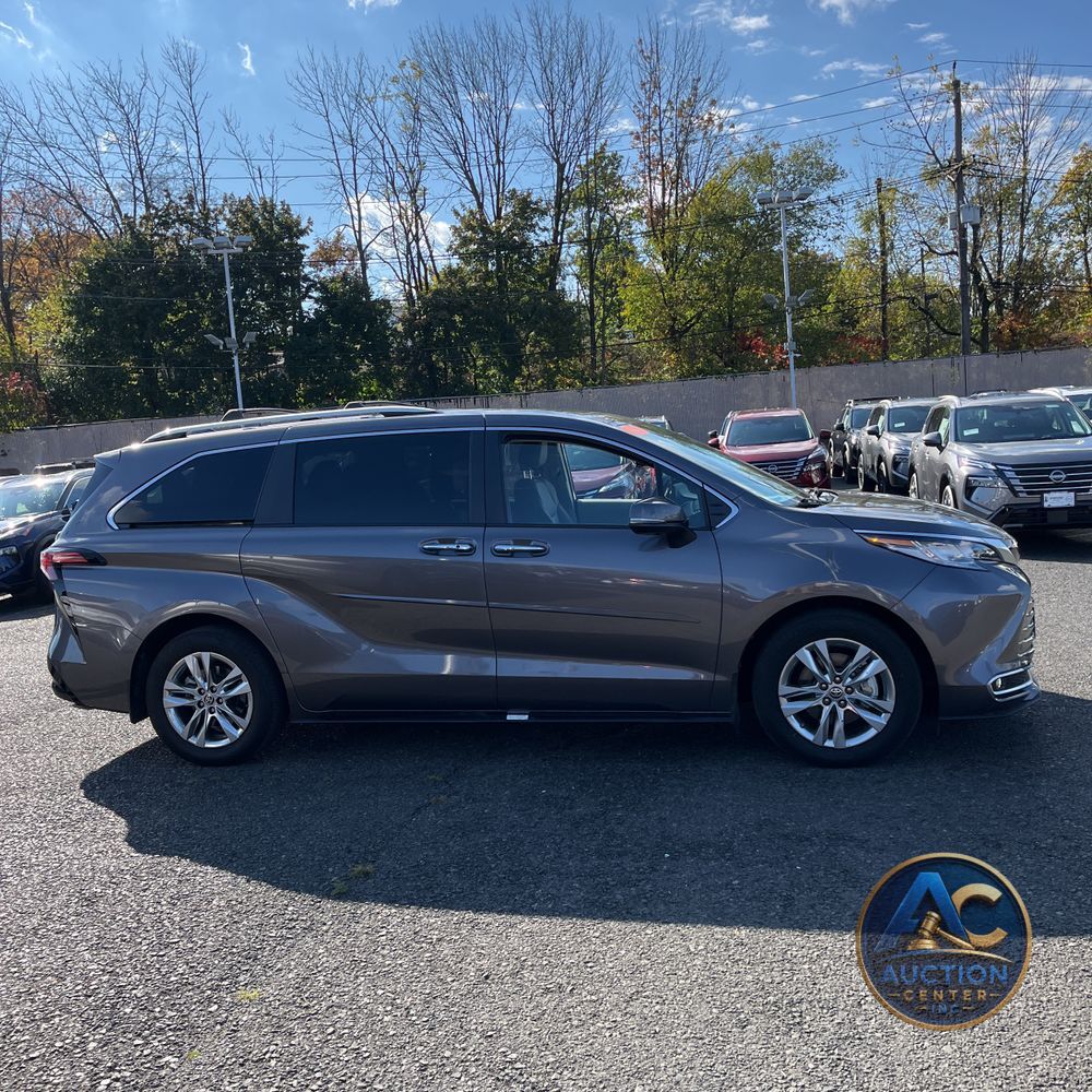 2023 Toyota Sienna Limited 7-Passenger