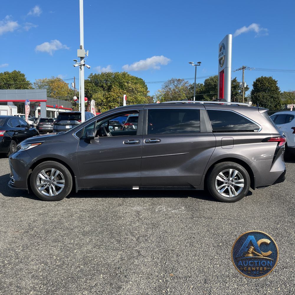 2023 Toyota Sienna Limited 7-Passenger
