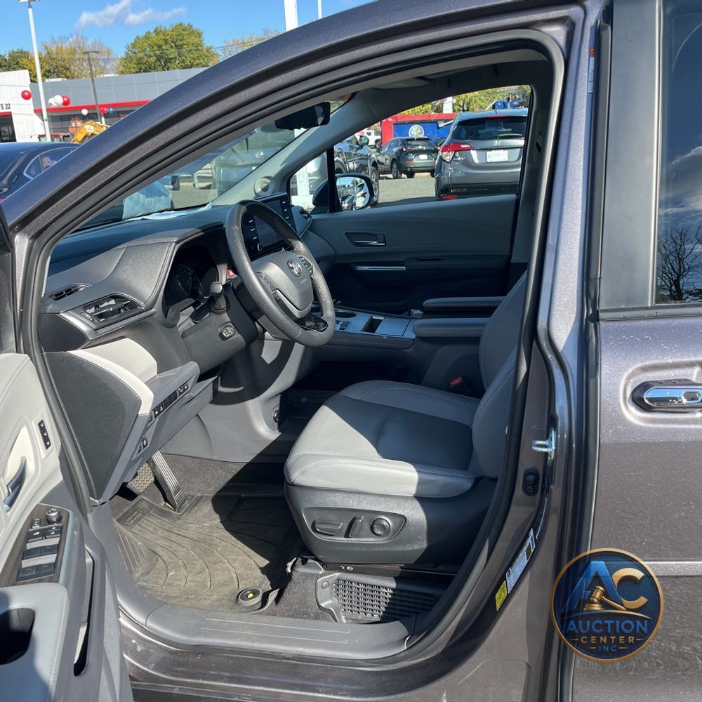 2023 Toyota Sienna Limited 7-Passenger