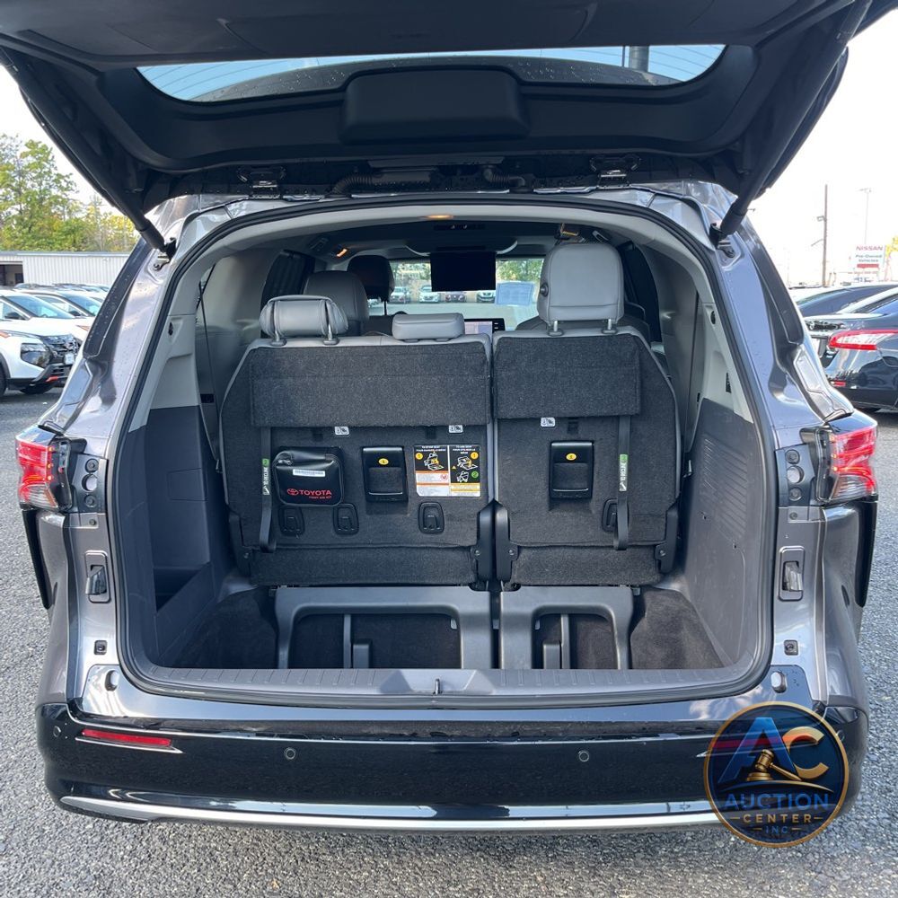 2023 Toyota Sienna Limited 7-Passenger